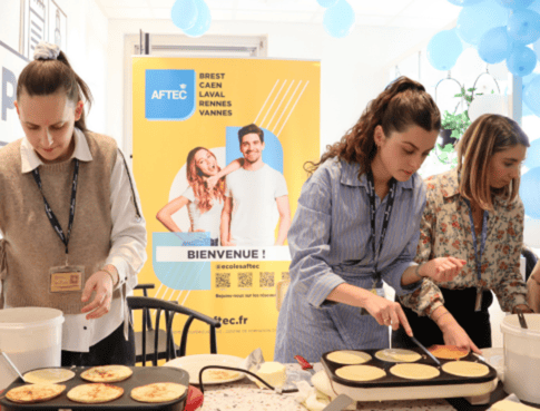 aftec-game-crepes-evenement-equipe-brest-trois-femmes-preparant-des-crepes